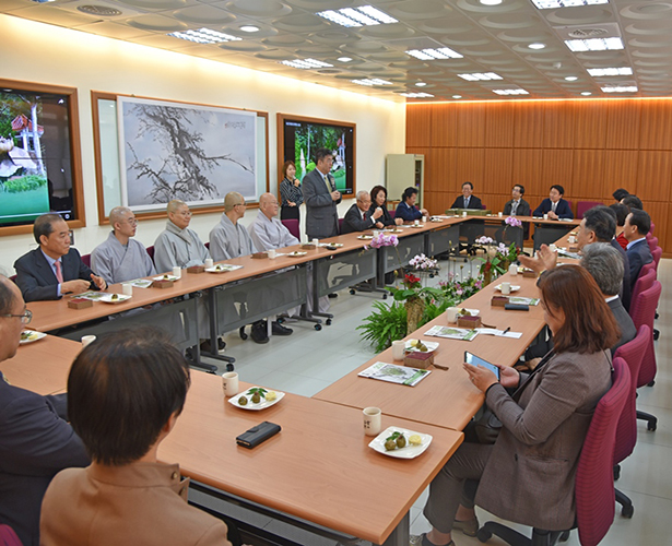 韓國鉅鵬集團會長白茸基博士一行蒞校訪問