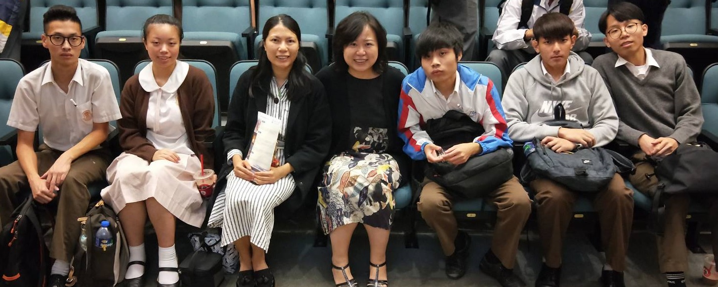 11月8日下午拜訪佛教筏可紀念中學，該校張詩慧升學輔導主任(左三)帶領學生與本校金敏玲執行長面對面詢問留台升學細節。