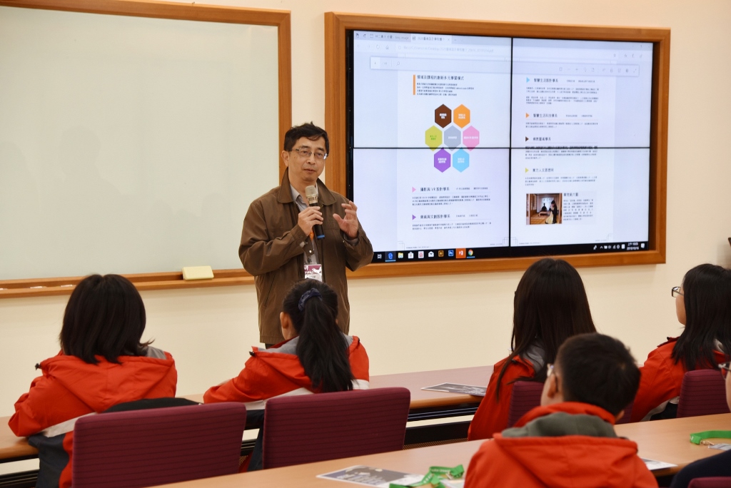 蔡傳暉教務長致詞。