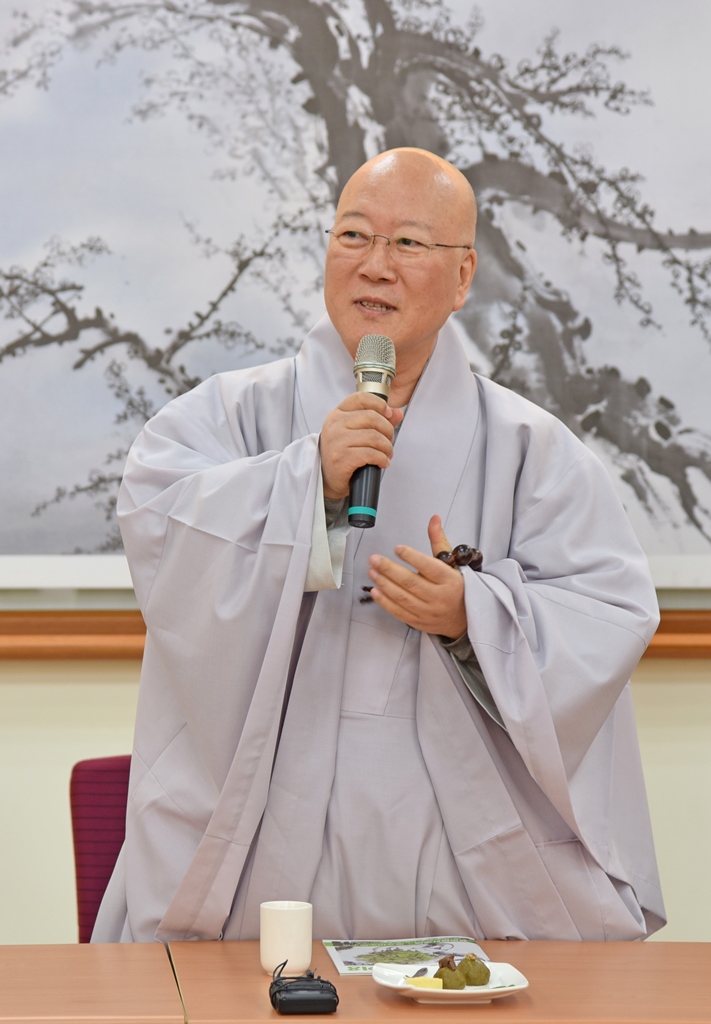 韓國釜山安國禪院禪院長修弗大師。