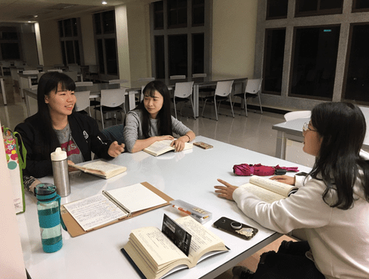 小組討論選擇有興趣的書