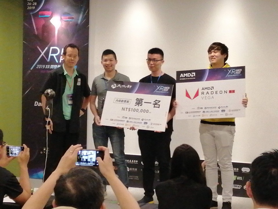 第一名由郭仲軒老師、吳文菩老師及劉黃寶同學的隊伍「荷蘭船長」奪得